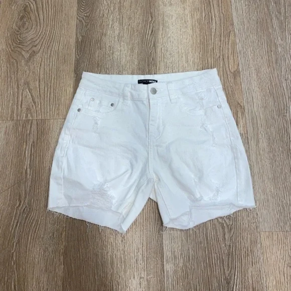 Fashion Nova white distressed shorts - Picture 2 of 5